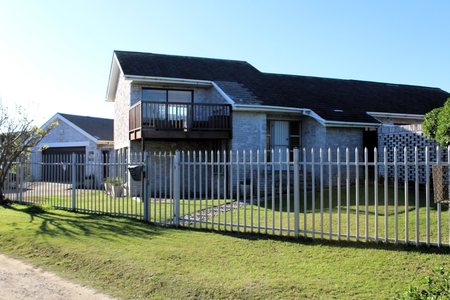 4 Bedroom Property for Sale in West Beach Eastern Cape